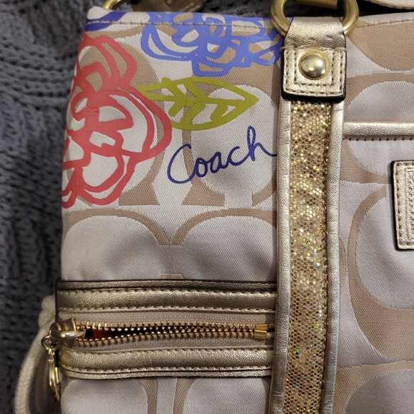 Like New Coach XL Purse with fun design! Long shoulder strap and 2 handle straps - Picture 4 of 16